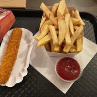 Kleine friet met tomatenketchup/mini loempia/vegan kipcorn   at Friterie Sebastien in Stavelot