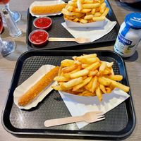 Vegan sauzen zijn beperkt tot ketchup, de pot veganaise op de tafel brachten we zelf mee. at Friterie Sebastien in Stavelot