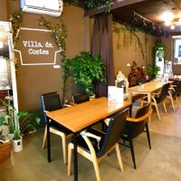 seating at Villa De Costes in Seoul