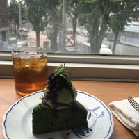 Ice tea with a green tea/mulberry cake with green tea cream  at Wholesome 홀썸 in Seoul