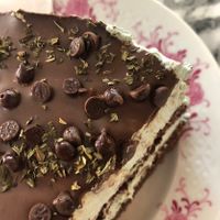 After eight Torte mit frischer Minze garniert  at Café Rotkehlchen - Merowingerstraße in Cologne