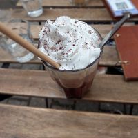 Eisschoki at Café Rotkehlchen - Merowingerstraße in Cologne