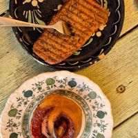 Banana bread and cinnamon roll at Café Rotkehlchen - Merowingerstraße in Cologne