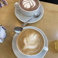 Heiße Schokolade und Cappuccino   at Café Rotkehlchen - Merowingerstraße in Cologne