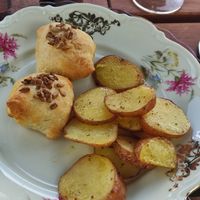 Patate al forno e ratatouille di verdure in crosta at Il fico e l'ortica in Monte San Pietro