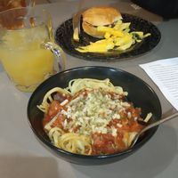 Tallarines con la mozarela vegana at La Peke in Granada