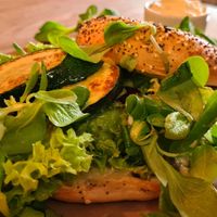 Vegan zucchini bagle 👍🌱 at Cały Gaweł Cantine Bar Cafe in Sopot