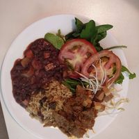 Primeiro prato do buffet livre, tive que repetir um só com a feijoada. at Mamma Veg Floripa in Florianopolis