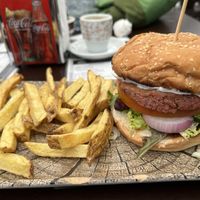 judías vegan burger   at La Otra Bóveda in Toledo