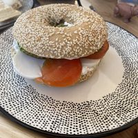 Bagel mit Mozzarella, Pesto und Tomaten  at Frau Ginkel in Geisenheim