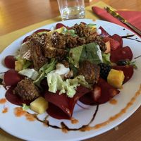 Tempeh con insalata di frutti rossi e carpaccio di barbabietola  at Hosteria della Pignatta in Binasco
