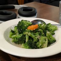 BROCCOLI IN GARLIC SAUCE 蒜蓉西蘭花 at Vegan Planet in North West London