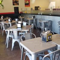 Dining room to eat in with sports on the tv at I Heart Mac & Cheese in Scottsdale