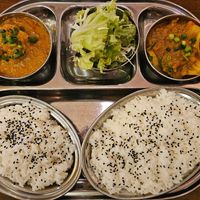 Nepali set, 2*curries, 1* rice, 1*naan (not vegan, so switch to more rice), 1*salad (dressing not vegan), 1*beverage, 1,780 Yen at Kasthamandap Shuri in Naha