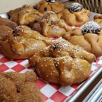 Pan de muerto, y hacen más dependiendo la temporada #Veganuary at Florece Panaderia in Guadalajara