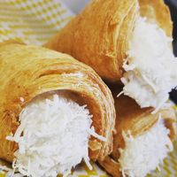 Rellenos de crema de coco.. todo vegano #Veganuary at Florece Panaderia in Guadalajara