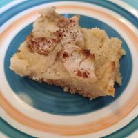 Vegan pear and almond cake at Mareando la Huerta in Alicante