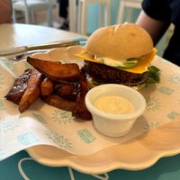 Vegan burger, with gluten-free bun at Mareando la Huerta in Alicante