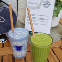 Spirulina smoothie and green smoothie at herBar in Budapest