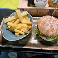 "Sonnengruss" vegan burger with "hearty patty" (similar to Beyond burger), vegan cheese and Chili sauce.
 at Hans im Glück in Hannover