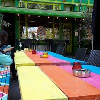 pop outdoor seating at Pura Vida Vegan Tacos in Antwerpen