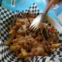 Fully loaded fries at Pura Vida Vegan Tacos in Antwerpen