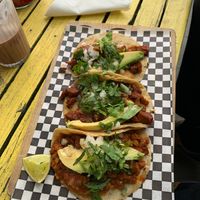 Tacos with three different fillings at Pura Vida Vegan Tacos in Antwerpen