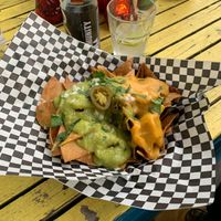 Nachos with guac and vegan cheddar at Pura Vida Vegan Tacos in Antwerpen
