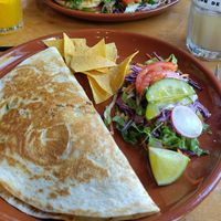 Gringa with carnitas (jackfruit); and behold in the right-hand corner the delicious non alcoholic piña colada with vegan foamy cream! 🤤 at Pura Vida Vegan Tacos in Antwerpen