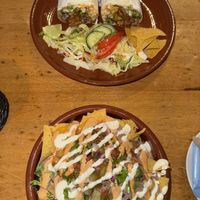 Loaded, Nachos und Burrito mit Seitan  at Pura Vida Vegan Tacos in Antwerpen