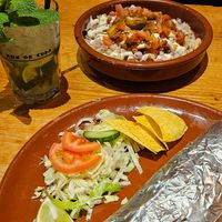 Chili sin Carne & Burrito at Pura Vida Vegan Tacos in Antwerpen