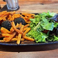 Käse-Fleischbällchen in Sesam  at Energetic Life  in Stuttgart