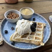 Waffel mit Lotuscreme und Apfelmus  at Marea in Rostock