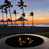 A few feet away after dinner relaxing  at CanoeHouse in Waimea