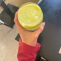 Jugó de manzanas y lima. Impresionante  at Crucina Restaurante in Madrid