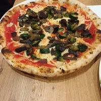 Pizza green garden, de mozzarella is erg lekker at Vegan Garden Budapest in Budapest