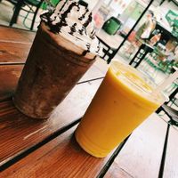 B'Nice shakes. Mango and Chocolate-Coconut at Vegan Garden Budapest in Budapest