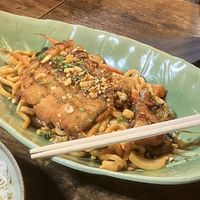 Udon con filete de proteína vegetal  at LaMundi in Cordoba