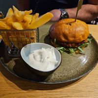 Vegan Burger mit Pommes & Trüffelmayo at Ox&Ehrlich in Lermoos