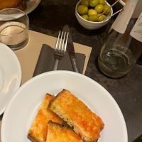 Pan tomate + aceitunas  at Tapa in Milan