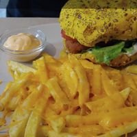 The poseidon ('fish' style) and cheddar fries with spicy veganaise at HAILO in Marseille