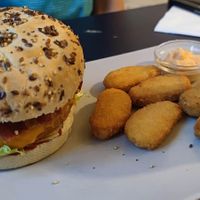Like chicken burger with nuggets at HAILO in Marseille
