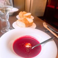 ビーツのスープに、ヴィーガンヨーグルトがかかっていて酸味のあるスープでした！ at Kappo Sora in Osaka