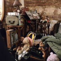 Vintage toys decoration at Rengeteg RomKafé in Budapest