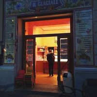 The ice cream parlour, even lures you in after sunset ;) at Il Glaciale in Berlin