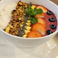 Smoothie bowl at ANNIE Sweetery & Eatery in Koh Samui