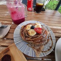 Vegan pancakes with peanut cream and banana at ECO DEL MAR in Blanes