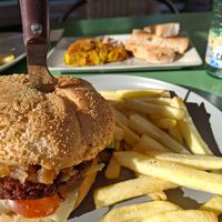 Hamburguesa veggie y tortilla veggie at ECO DEL MAR in Blanes