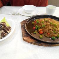 Glibbery noodles with green and red chillies at Caidie New Vegetarian Concept in Chengdu