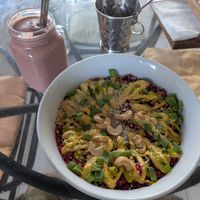 VARUNA BOWL and smoothie at Varuna Plant-Based Food & Juice Bar in Manuel Antonio